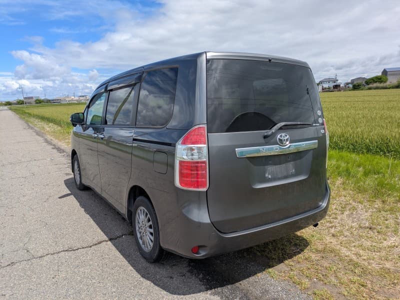 TOYOTA NOAH 2009 9 thumbnail 5