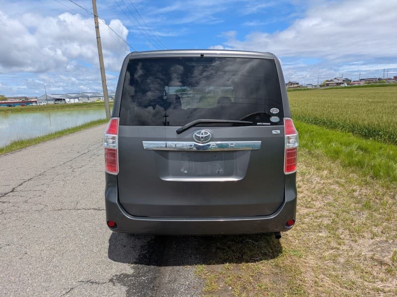 TOYOTA NOAH 2009 9 thumbnail 6