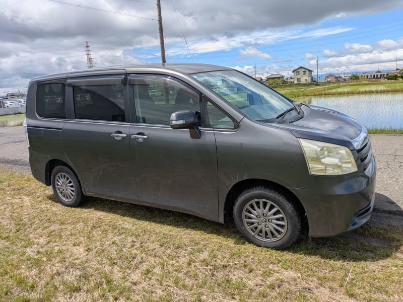 TOYOTA NOAH 2009 9 thumbnail 8