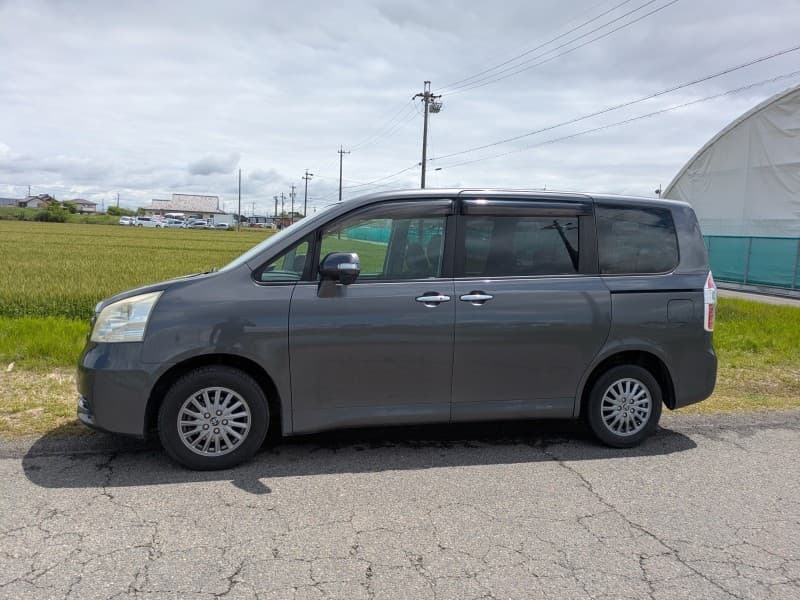 TOYOTA NOAH 2009 9 thumbnail 9