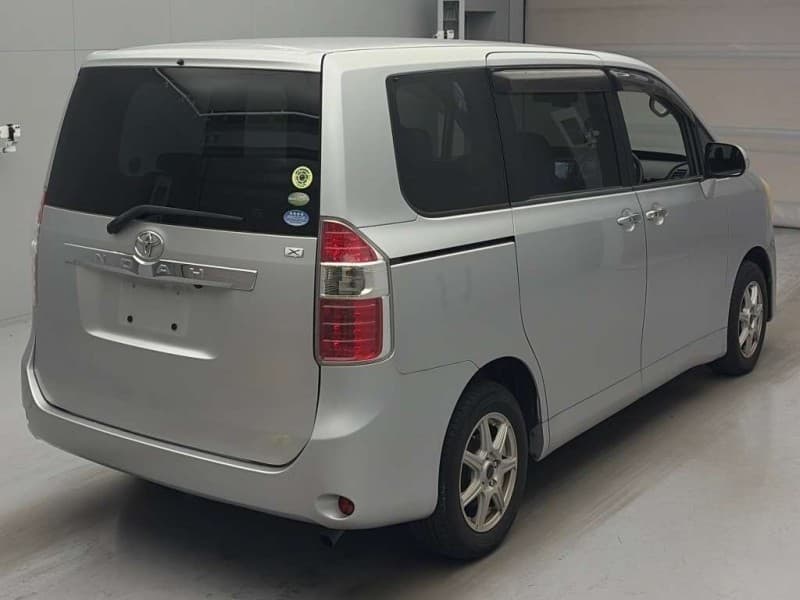 TOYOTA NOAH 2009 9 thumbnail 3