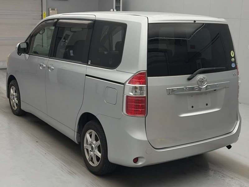 TOYOTA NOAH 2009 9 thumbnail 4