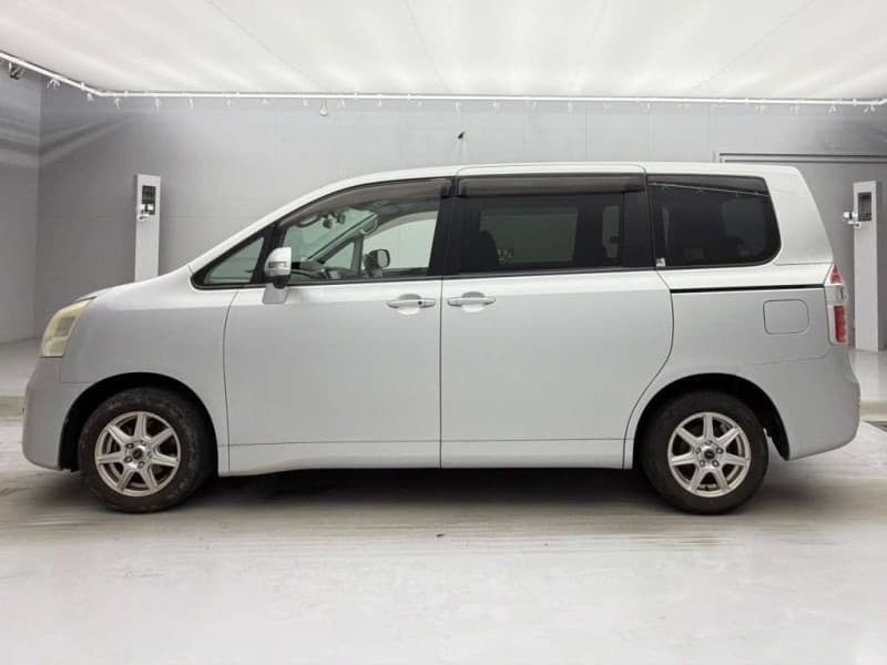 TOYOTA NOAH 2009 9 thumbnail 6