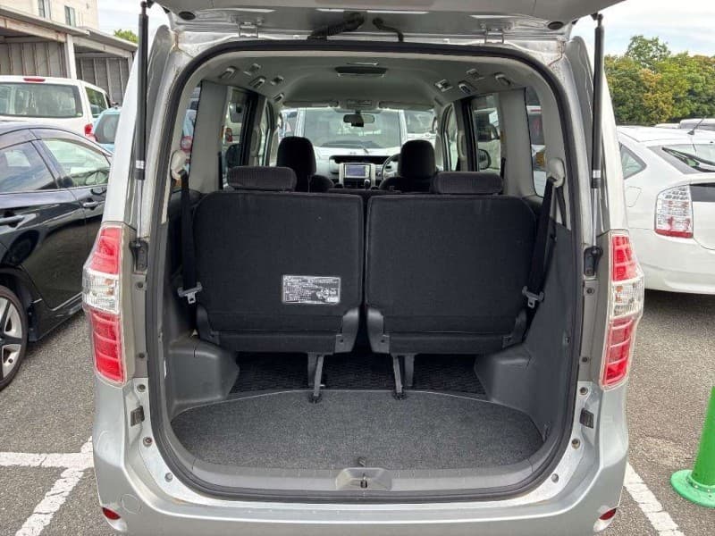 TOYOTA NOAH 2009 9 thumbnail 7