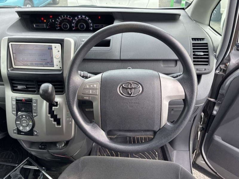TOYOTA NOAH 2009 9 thumbnail 8