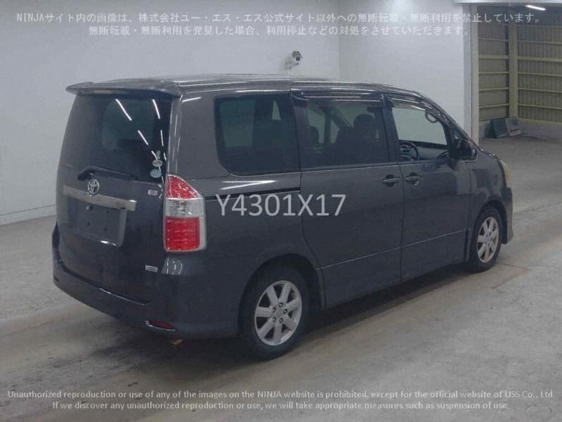 TOYOTA NOAH 2009 11 thumbnail 3
