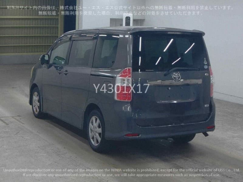 TOYOTA NOAH 2009 11 thumbnail 4