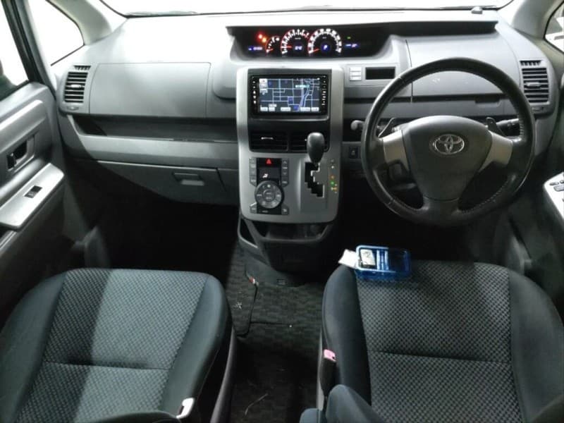 TOYOTA NOAH 2009 11 thumbnail 5
