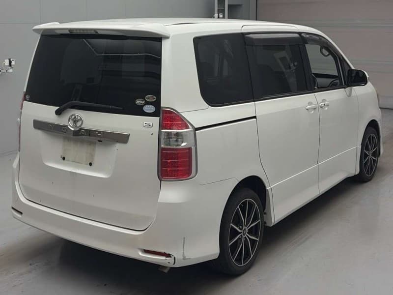 TOYOTA NOAH 2009 11 thumbnail 3