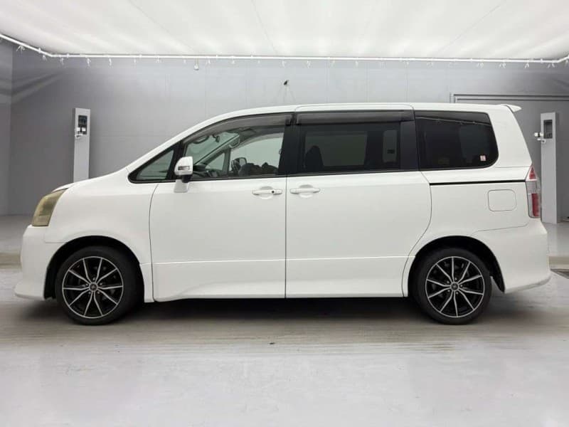 TOYOTA NOAH 2009 11 thumbnail 6