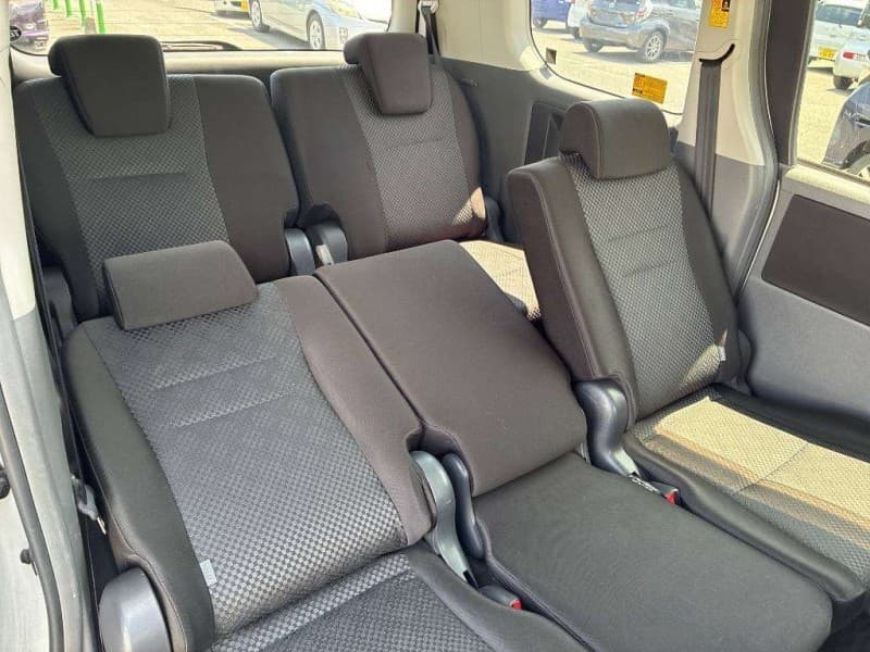 TOYOTA NOAH 2009 11 thumbnail 9