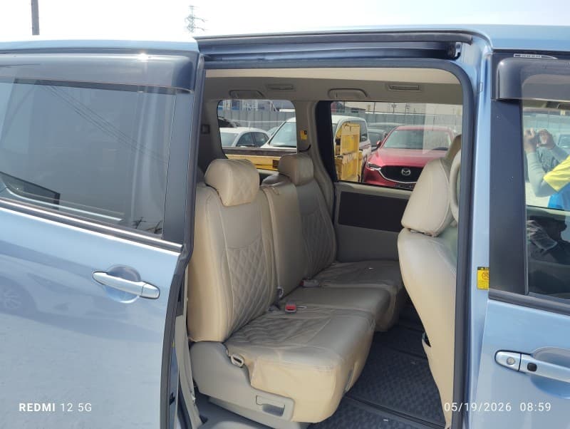 TOYOTA NOAH 2010 1 thumbnail 14