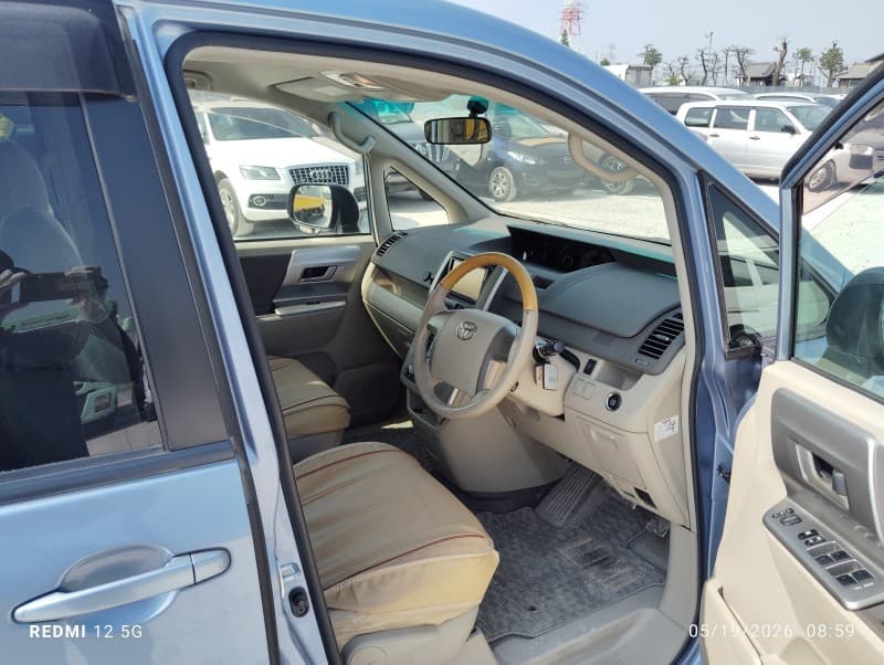 TOYOTA NOAH 2010 1 thumbnail 17