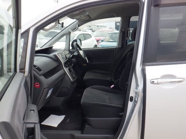 TOYOTA NOAH 2010 4 thumbnail 11