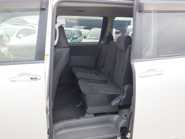 TOYOTA NOAH 2010 4 thumbnail 12