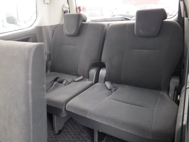 TOYOTA NOAH 2010 4 thumbnail 13