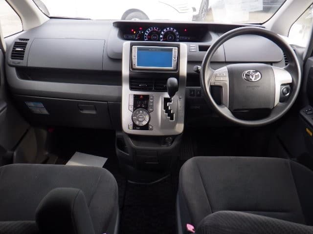 TOYOTA NOAH 2010 4 thumbnail 15
