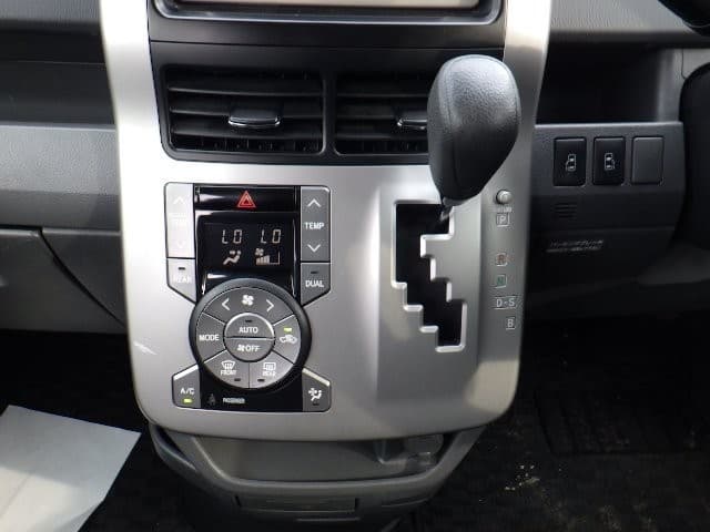 TOYOTA NOAH 2010 4 thumbnail 16