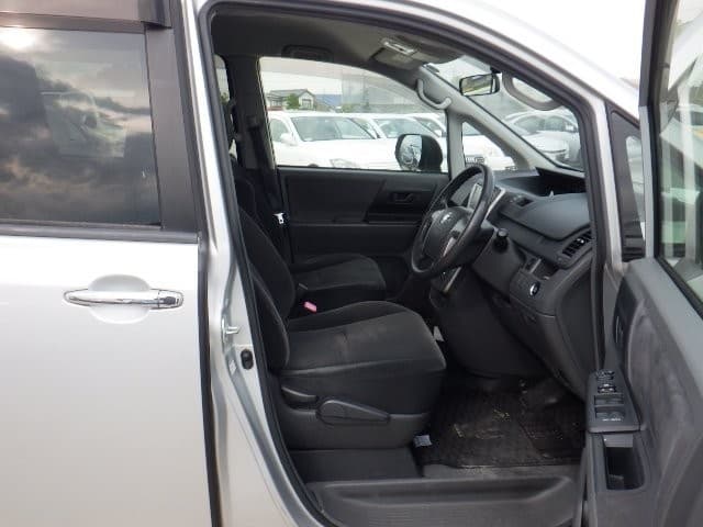 TOYOTA NOAH 2010 4 thumbnail 18