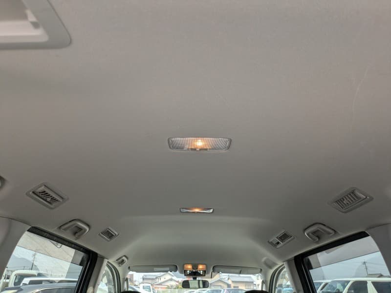 TOYOTA NOAH 2010 9 thumbnail 15