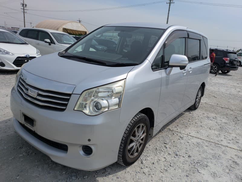 TOYOTA NOAH 2010 9 thumbnail 19