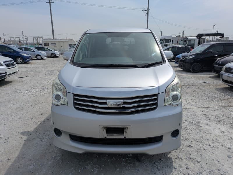 TOYOTA NOAH 2010 9 thumbnail 2