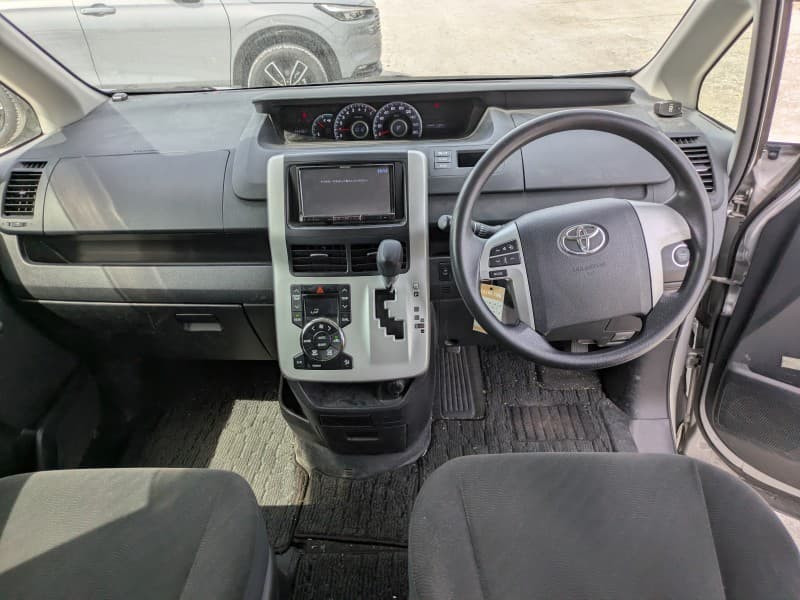 TOYOTA NOAH 2010 9 thumbnail 27
