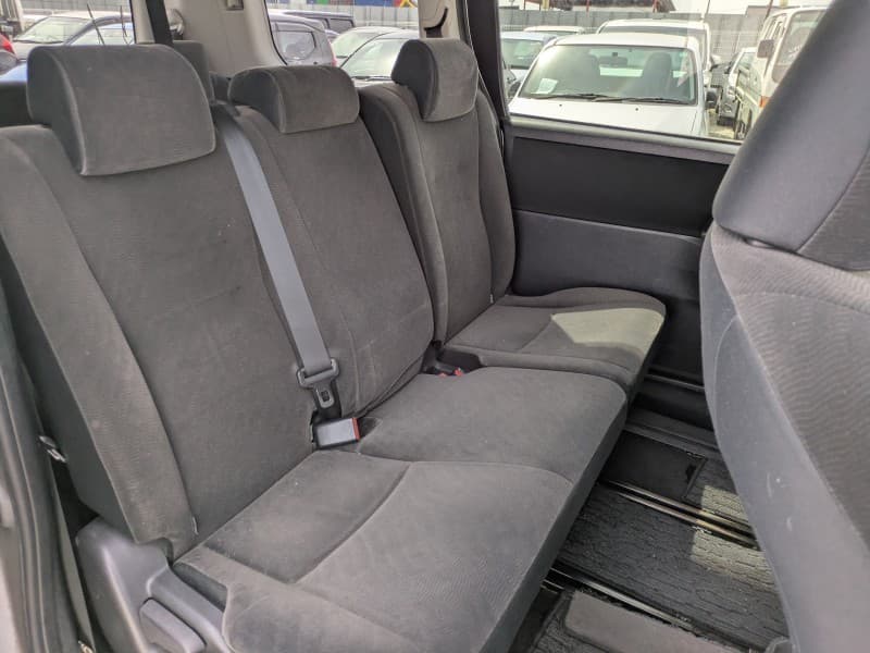 TOYOTA NOAH 2010 9 thumbnail 9