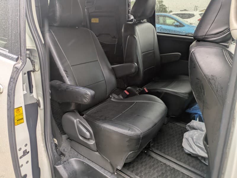 TOYOTA NOAH 2011 2 thumbnail 7