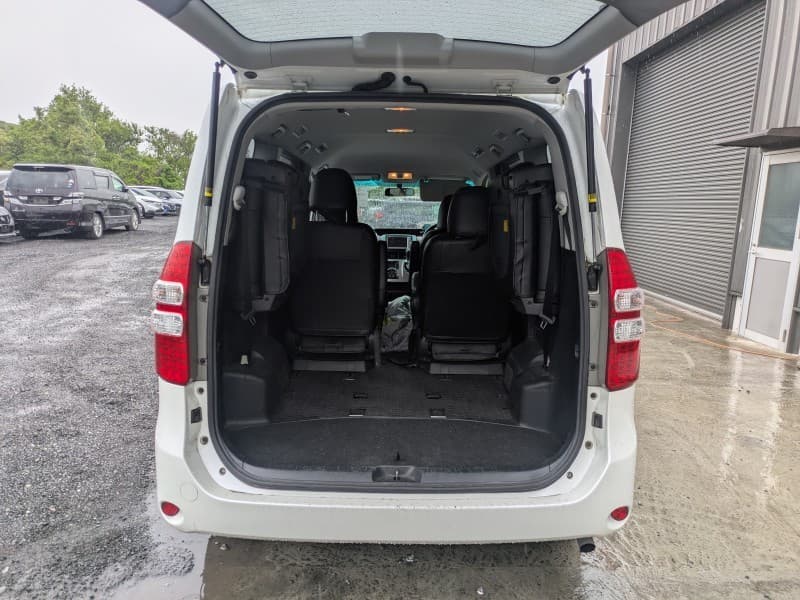 TOYOTA NOAH 2011 2 thumbnail 8