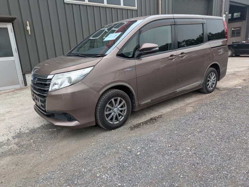 TOYOTA NOAH 2014 3 thumbnail 2