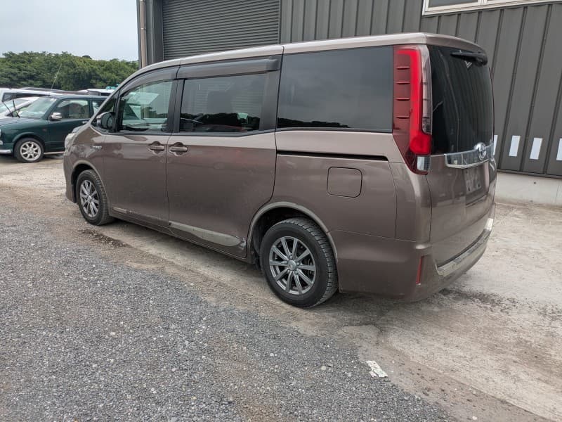 TOYOTA NOAH 2014 3 thumbnail 3
