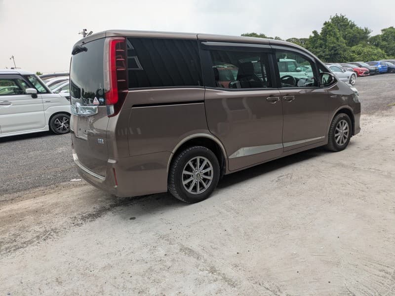 TOYOTA NOAH 2014 3 thumbnail 4