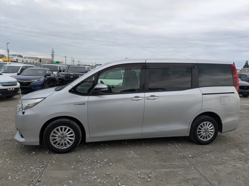 TOYOTA NOAH 2015 7 thumbnail 15