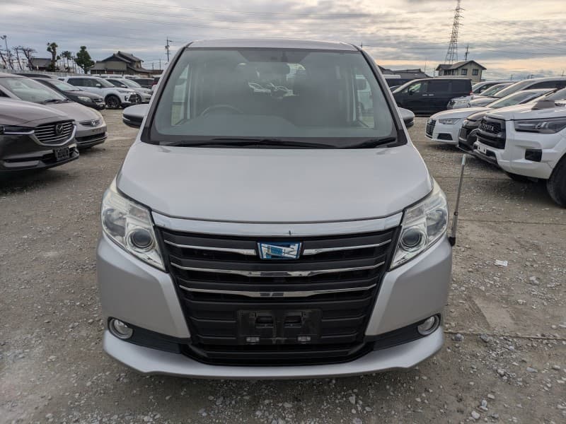 TOYOTA NOAH 2015 7 thumbnail 2
