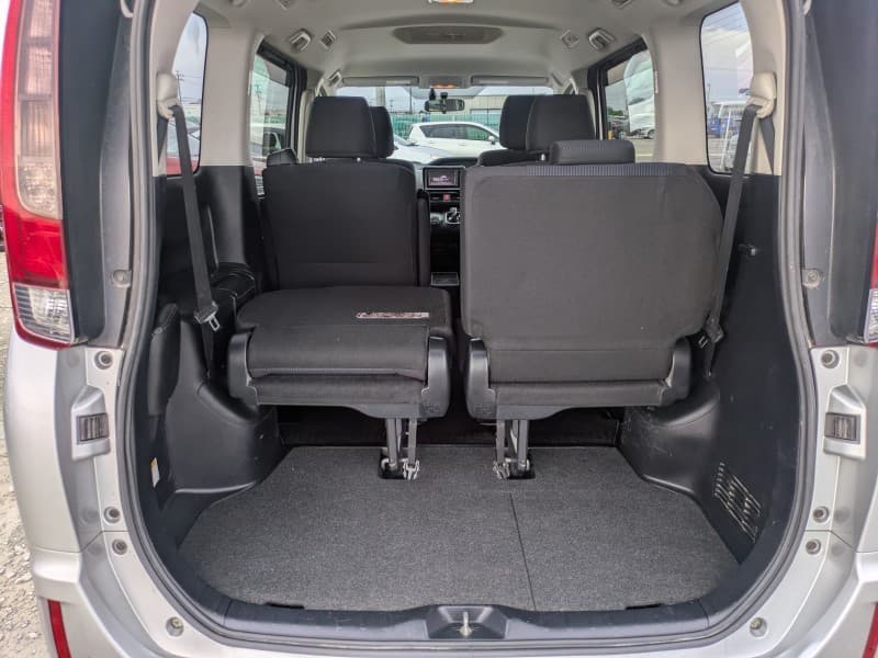 TOYOTA NOAH 2015 7 thumbnail 7