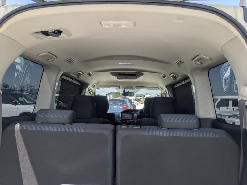 TOYOTA NOAH 2015 8 thumbnail 10