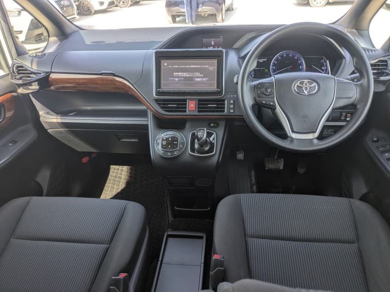 TOYOTA NOAH 2015 8 thumbnail 13