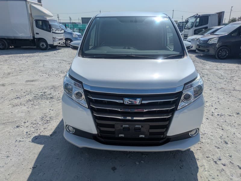 TOYOTA NOAH 2015 8 thumbnail 2