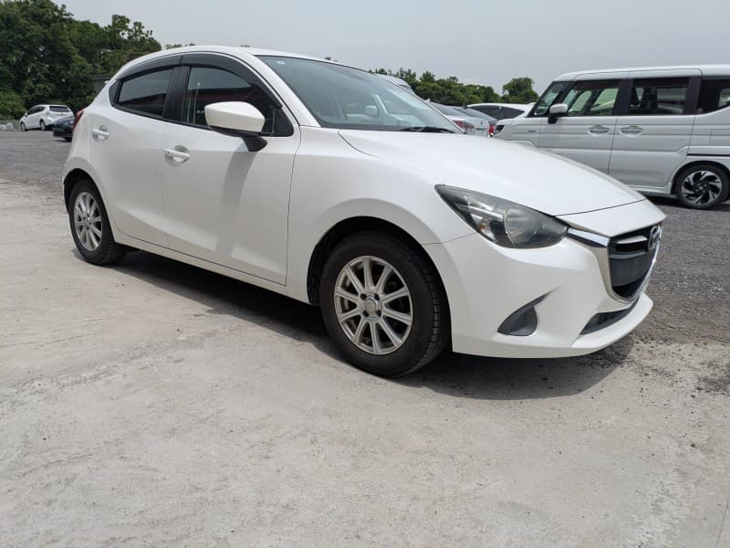 MAZDA DEMIO 2015