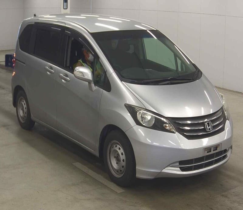 HONDA FREED 2011