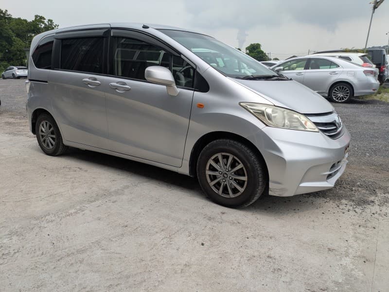HONDA FREED 2013