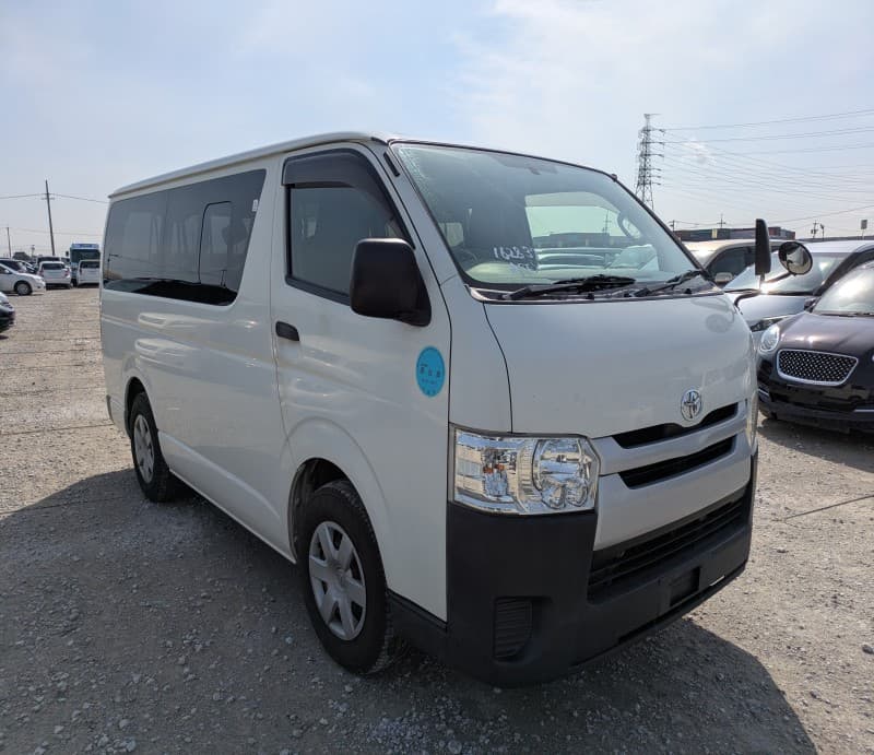 TOYOTA HIACE 2015