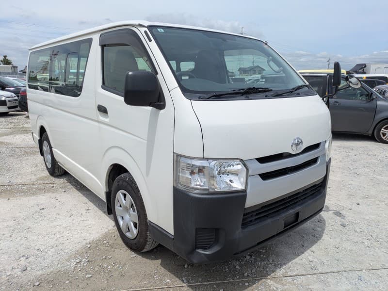 TOYOTA HIACE 2015