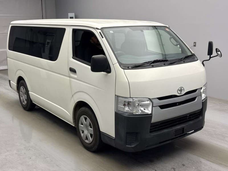 TOYOTA REGIUSACE 2015
