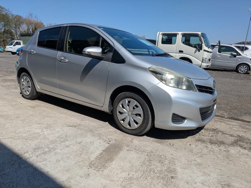 TOYOTA VITZ 2012