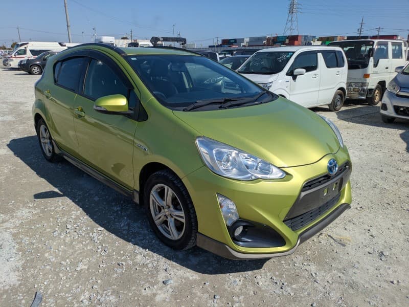 TOYOTA AQUA 2015