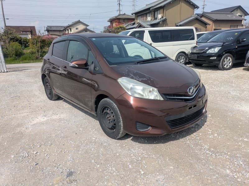 TOYOTA VITZ 2011