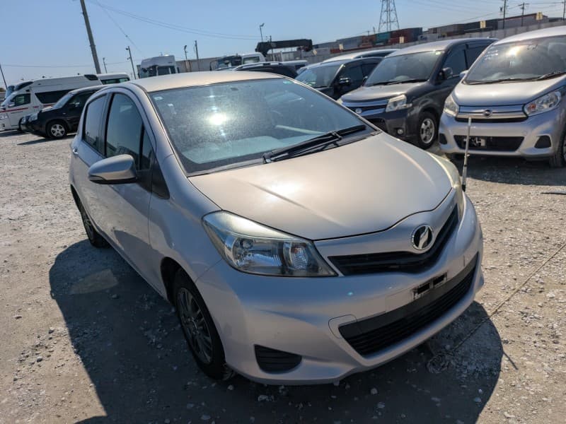 TOYOTA VITZ 2012