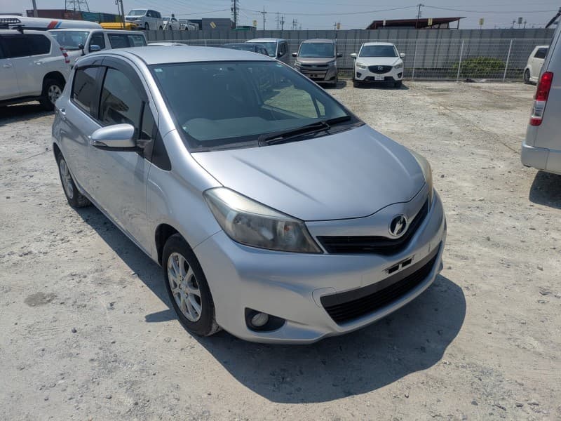 TOYOTA VITZ 2013